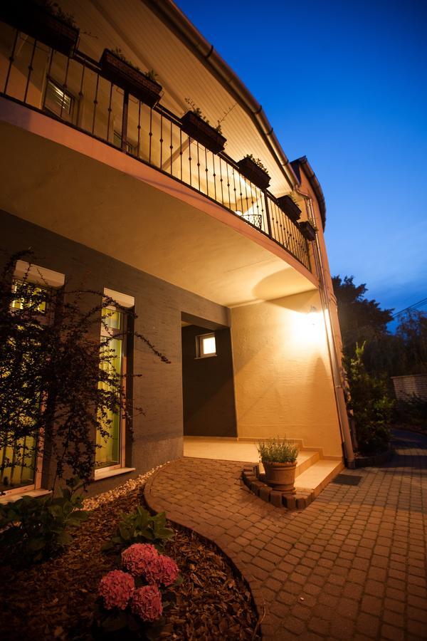 Csenge Villa Siófok Rum bild