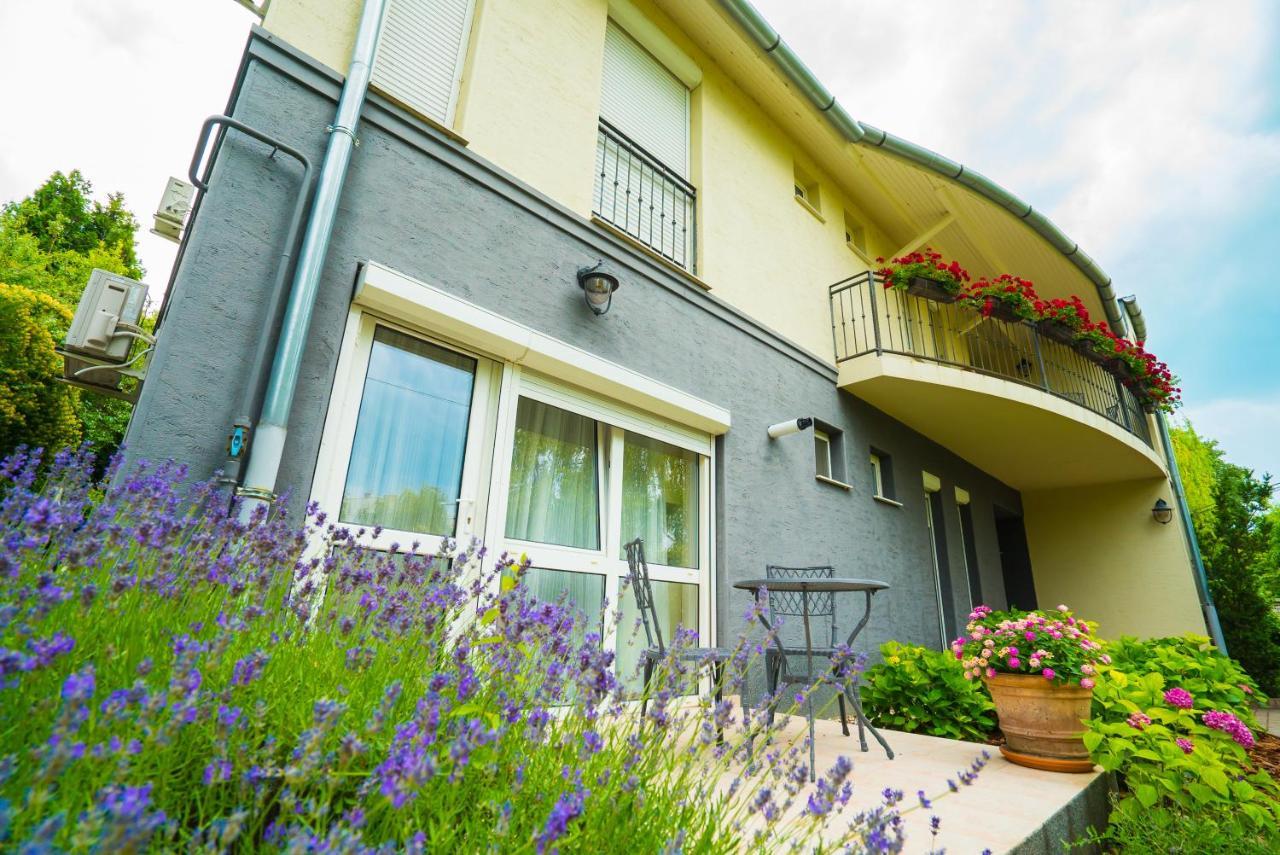 Csenge Villa Siófok Exteriör bild
